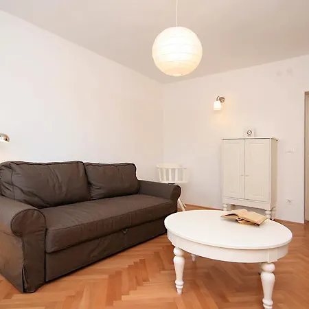 Sv. Mihovil Apartment *